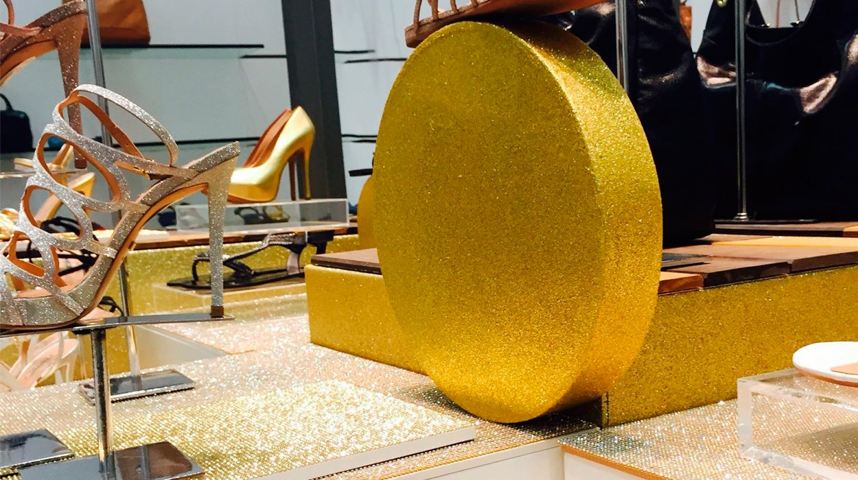 Projetos de Ambientação em Acrílico e Decoração Loja Sapatos